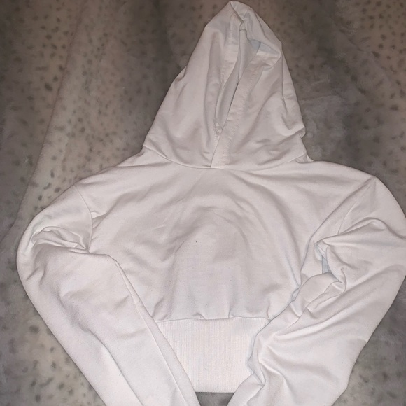 2/10🔥 cropped white hoodie - Picture 2 of 3